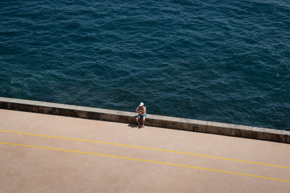 The yellow lines