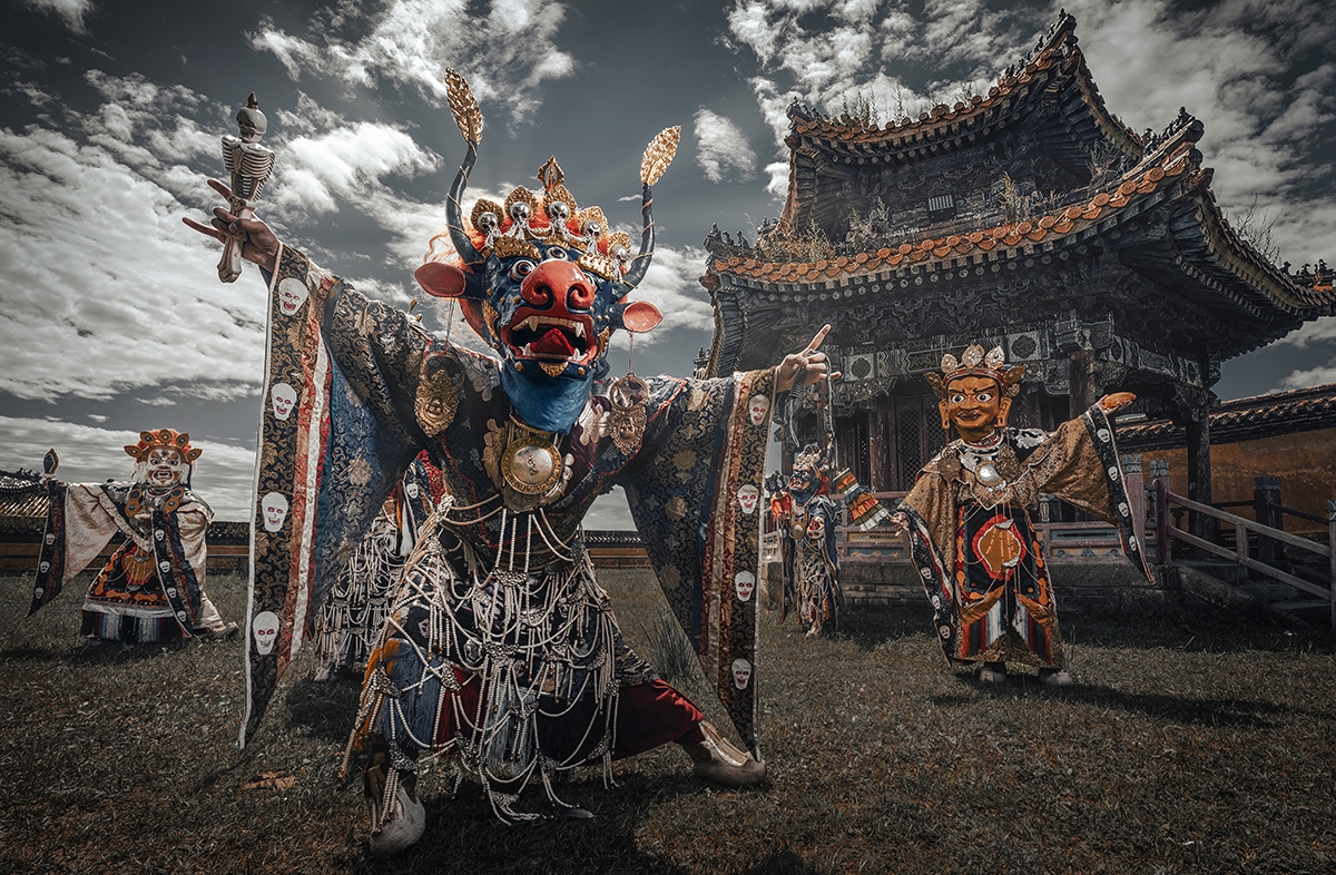 The Dancers of Gods