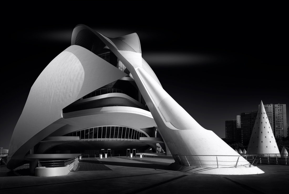 DARK VALENCIA