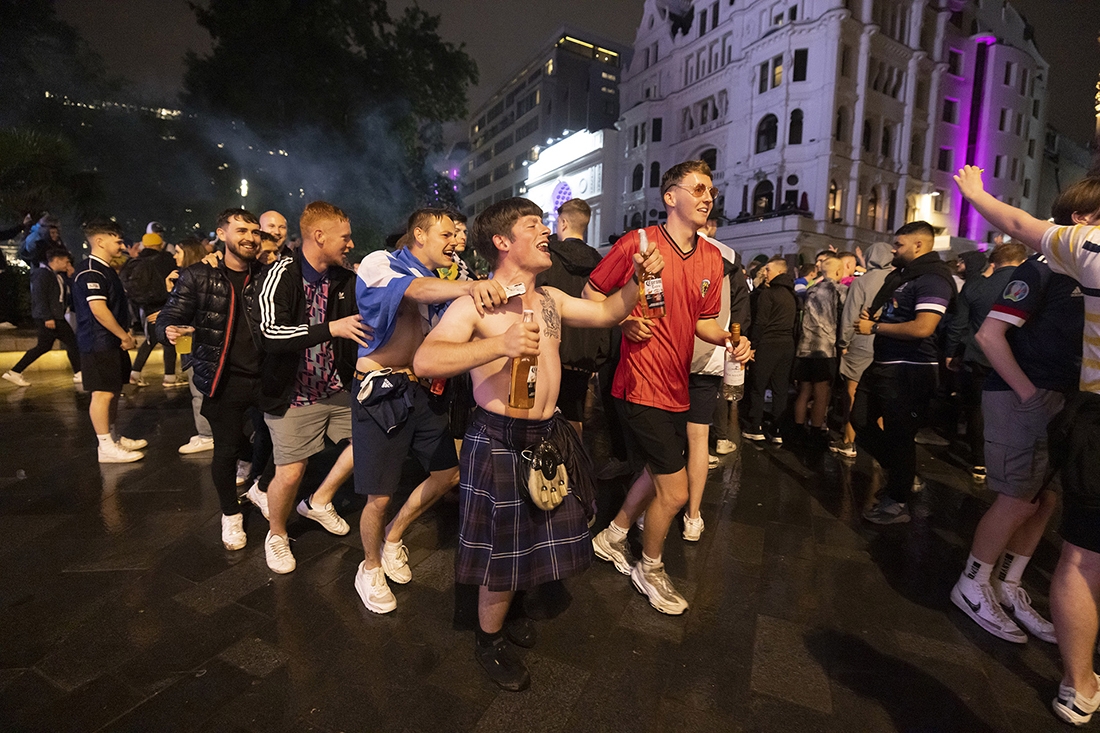 Tartan Army descend upon London for EURO20
