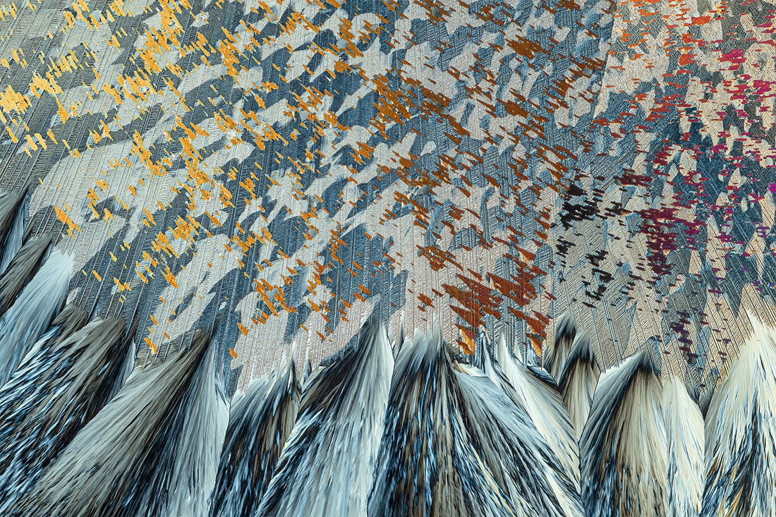 MICROCRYSTALS IN POLARIZED LIGHT, a mixture of urea and resorcinol in a magnification scale of 20x / magnification approx. 250:1.