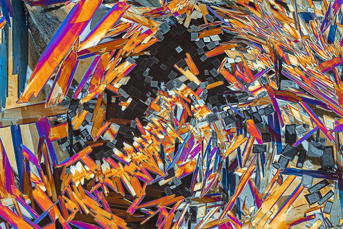 MICROCRYSTALS IN POLARIZED LIGHT, a mixture of urea and resorcinol in a magnification scale of 20x / magnification approx. 250:1.