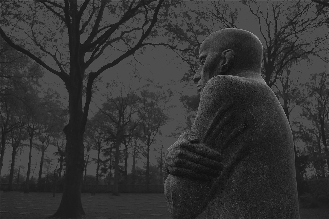 THE GRIEVING PARENTS   of Käthe Kollwitz 