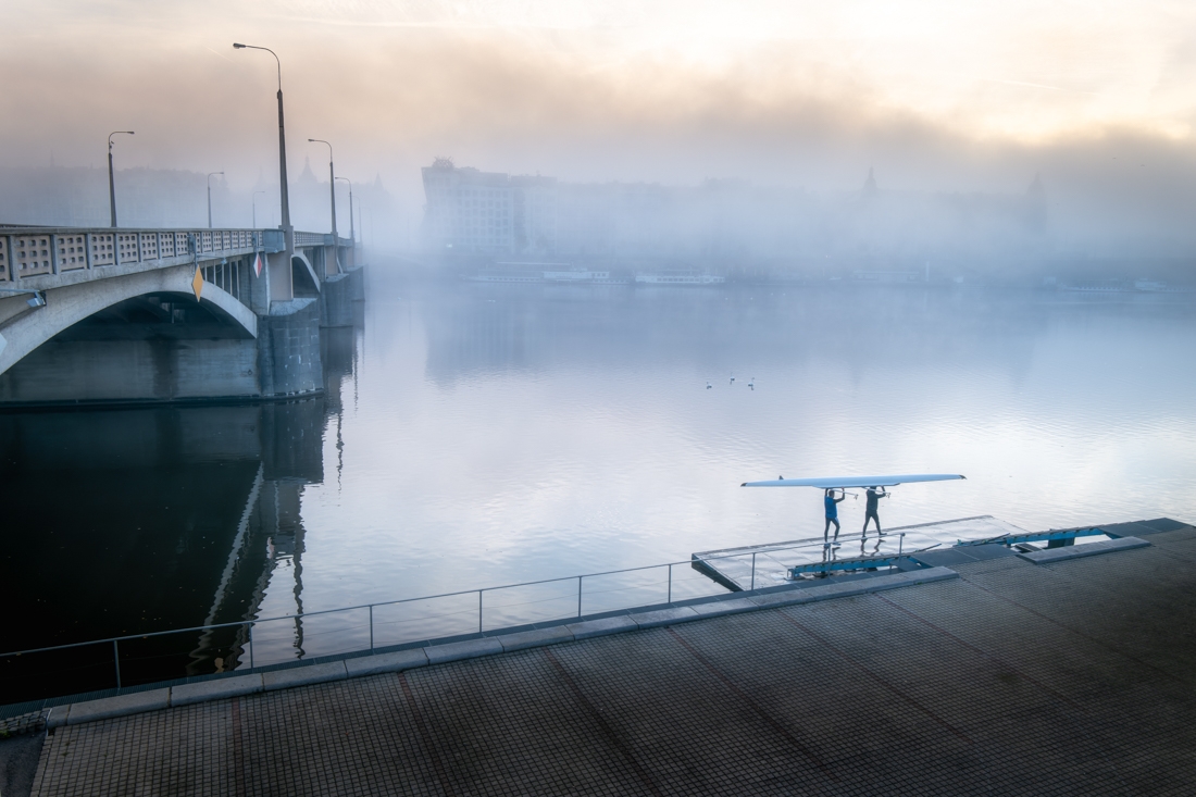 An ordinary foggy morning in the city center
