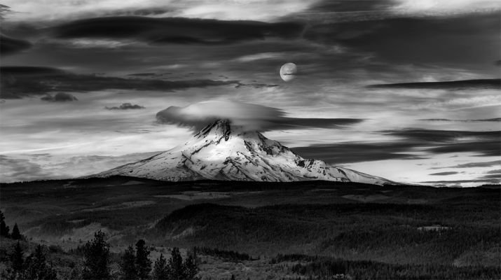 Wy' East Moonset