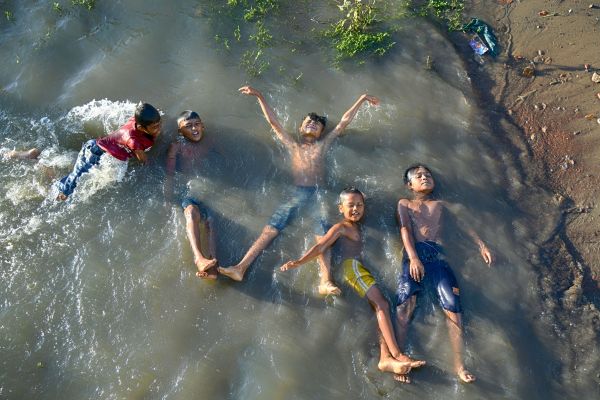 Children's Joyful Bathing Adventure