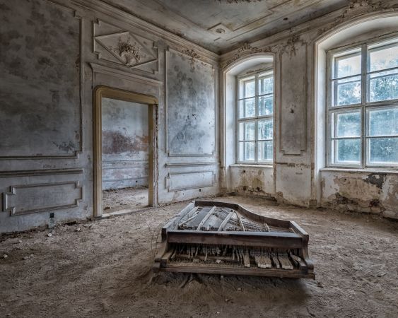 Broken Piano